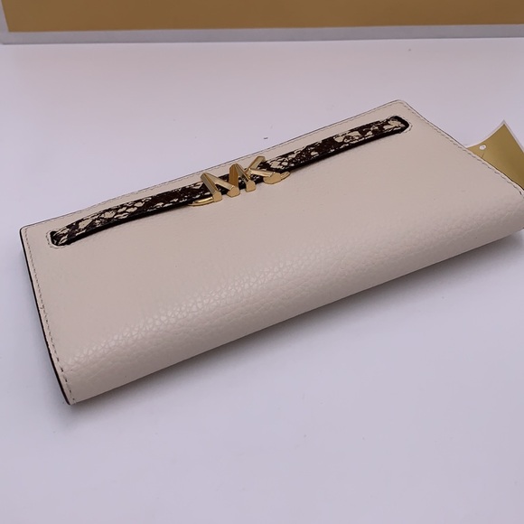 Michael Kors Reed Large
Snap Bifold Wallet Nat / Light Cream Color - Picture 11 of 11
